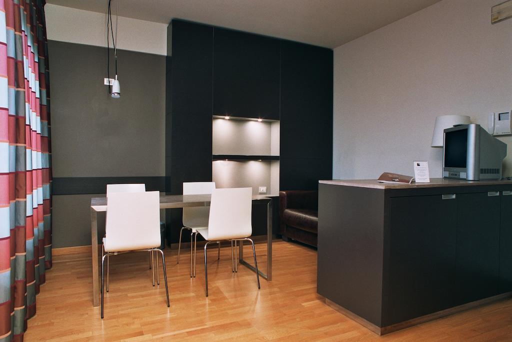 Wall Art Hotel & Residence Prato  Room photo
